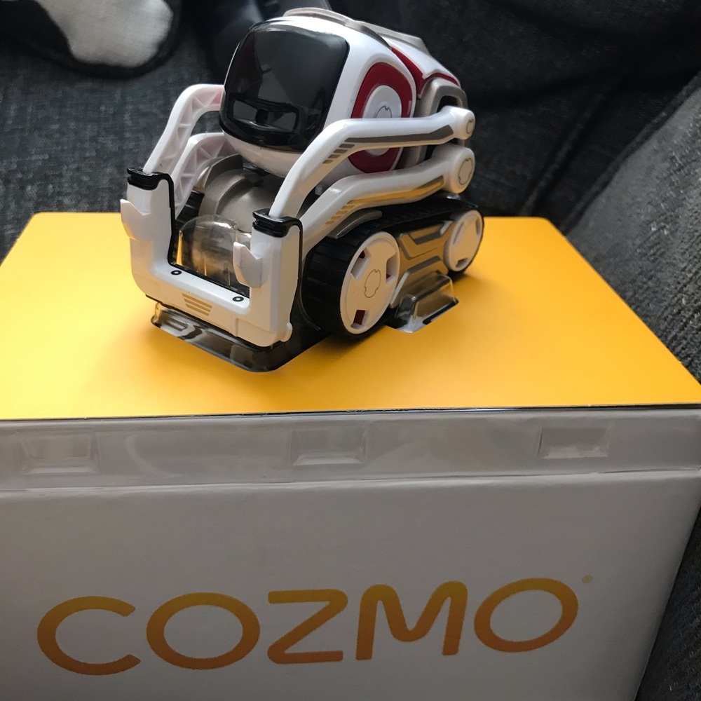 Cozmo Robot